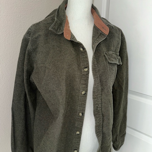 Legendary Whitetails Button-Down - Picture 13 of 13